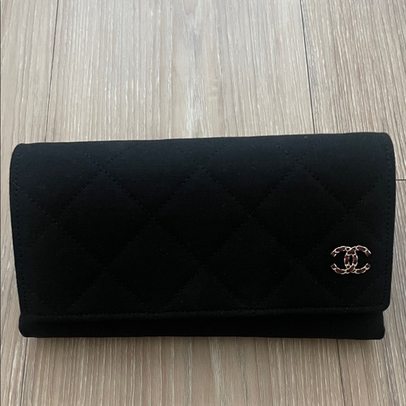 CHANEL Black Quilted Sunglasses Case w/ Logo and Box and Dust Cloth - Picture 3 of 7